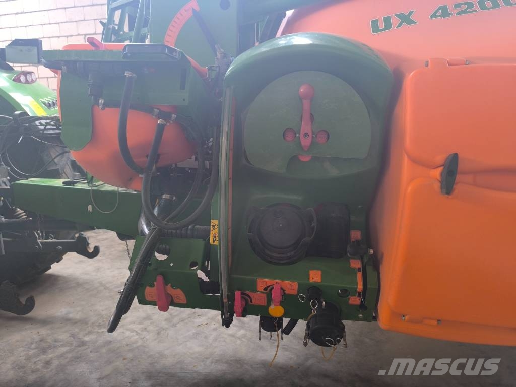 Amazone UX 4200 Tažené postřikovače