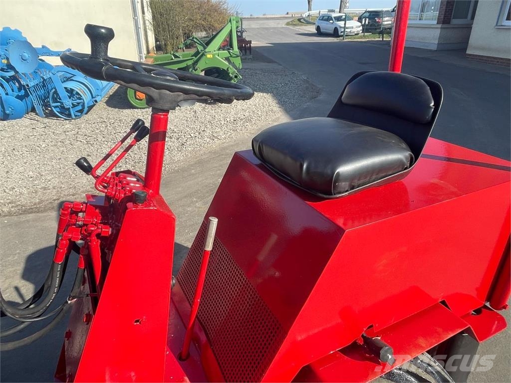 Weidemann 1302 Neuer Preis! لوادر وحفارات أمامية