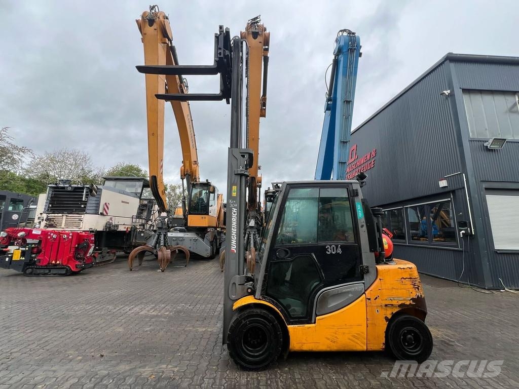Jungheinrich TFG 435 S LPG forklifts