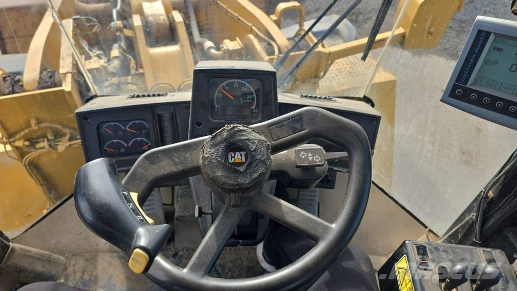 CAT 962 G Kolesni nakladalci