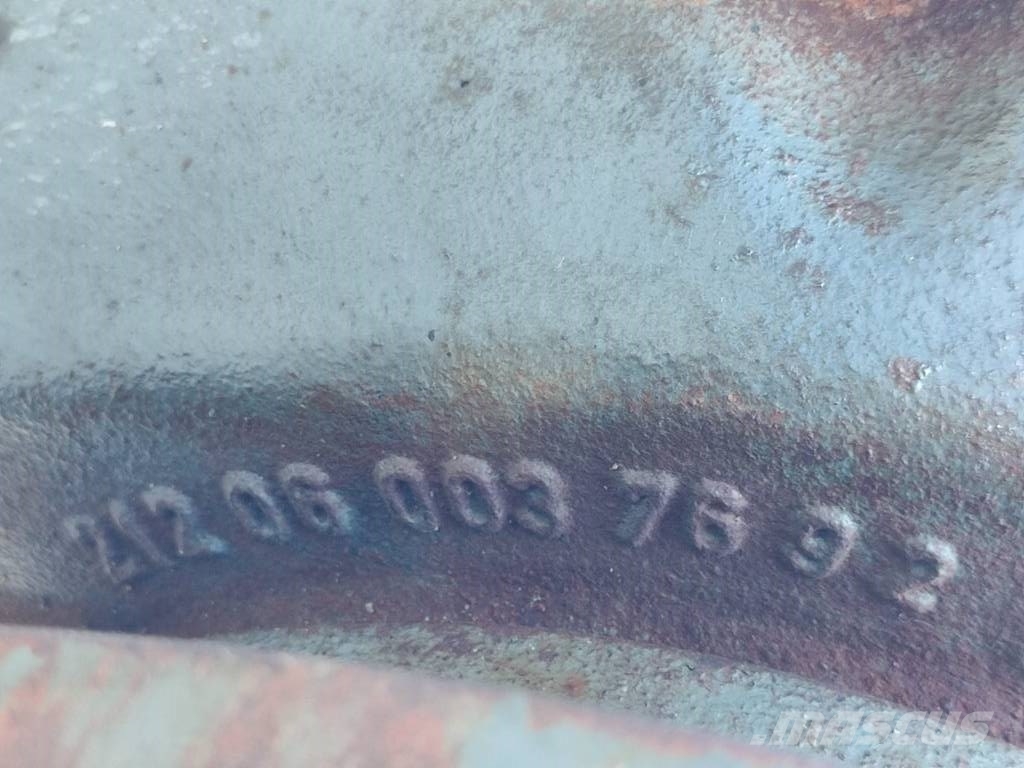 Drive axle SPICER 212/792 708563 Claas Scorpion 70 轴