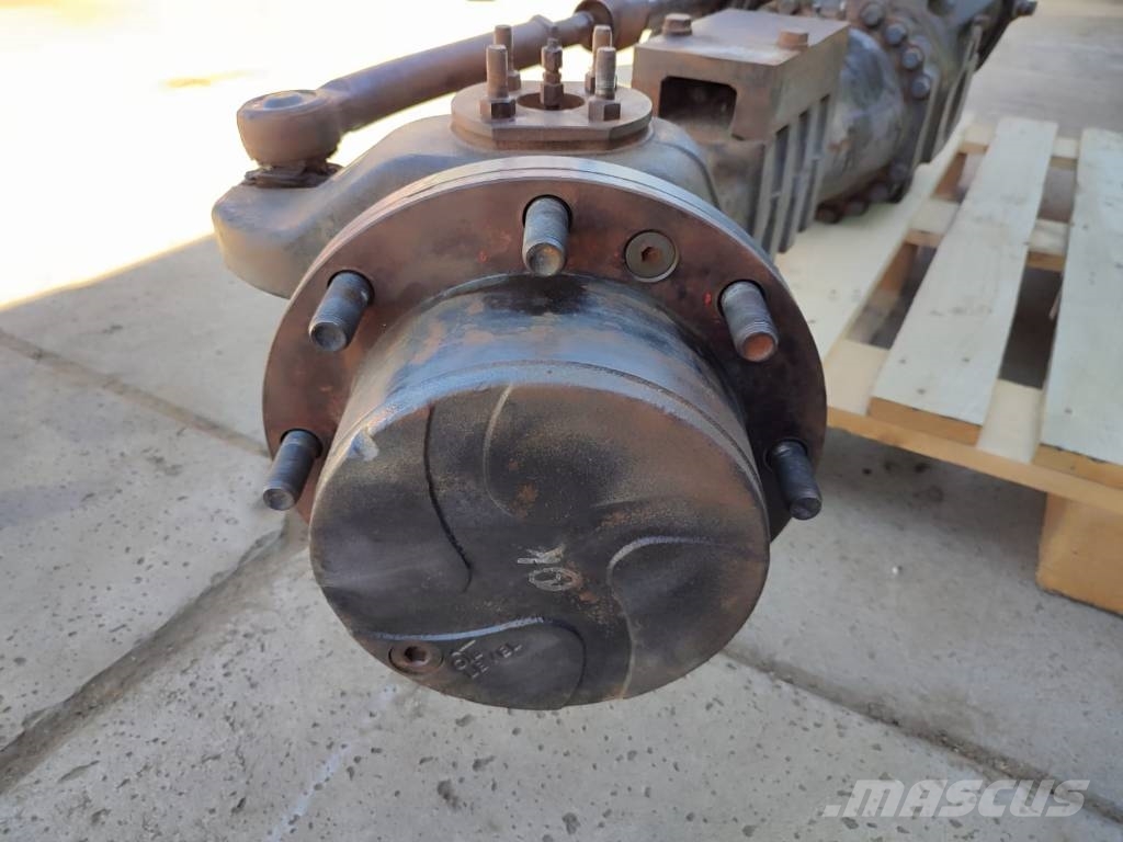 Drive axle SPICER 212/792 708563 Claas Scorpion 70 轴
