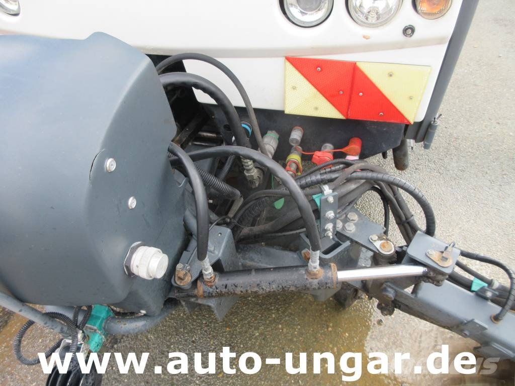 Hako CityMaster CM 2000 Bj. 2015 2-Besen-System 4-Rad L كناسات