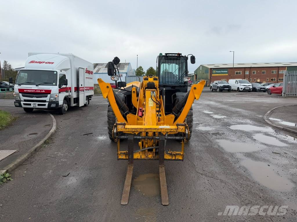 JCB 540-180 مناولات متداخلة