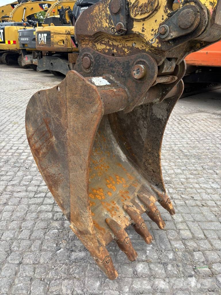 Komatsu PW130-6 Hjulgravere