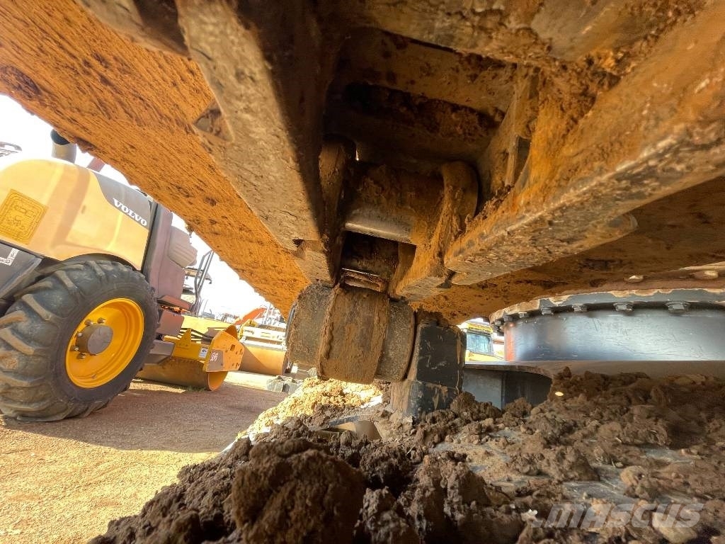 Hitachi ZX 250 LC N-6 Гусеничні екскаватори