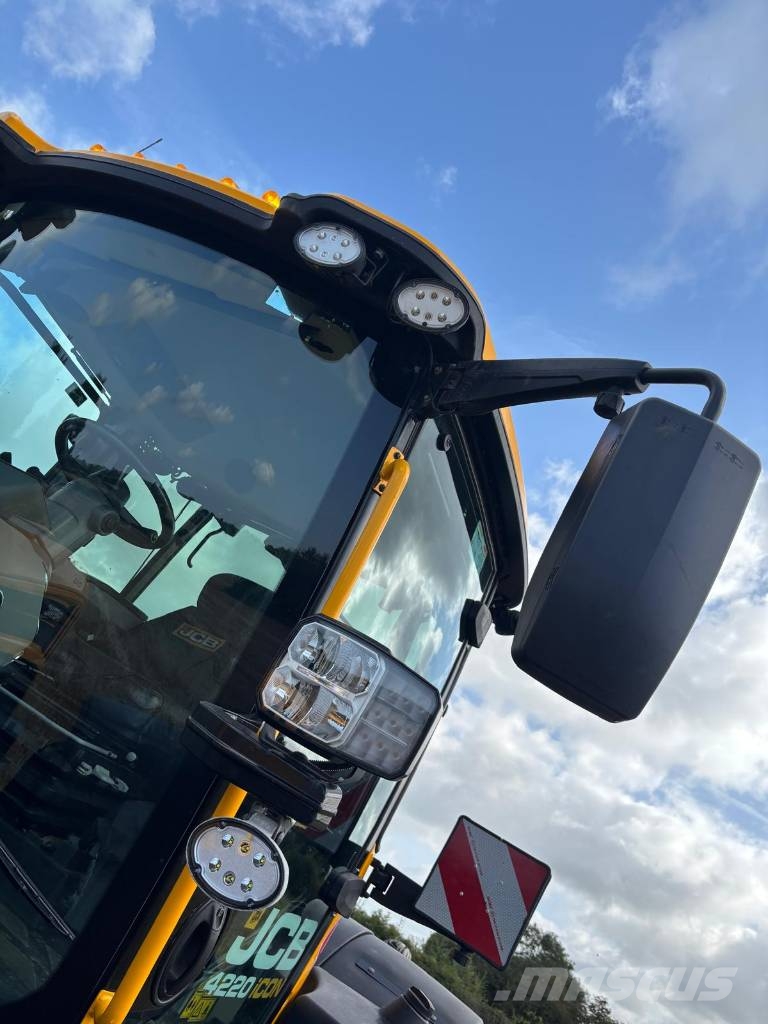 JCB Fastrac 4220 Traktoren