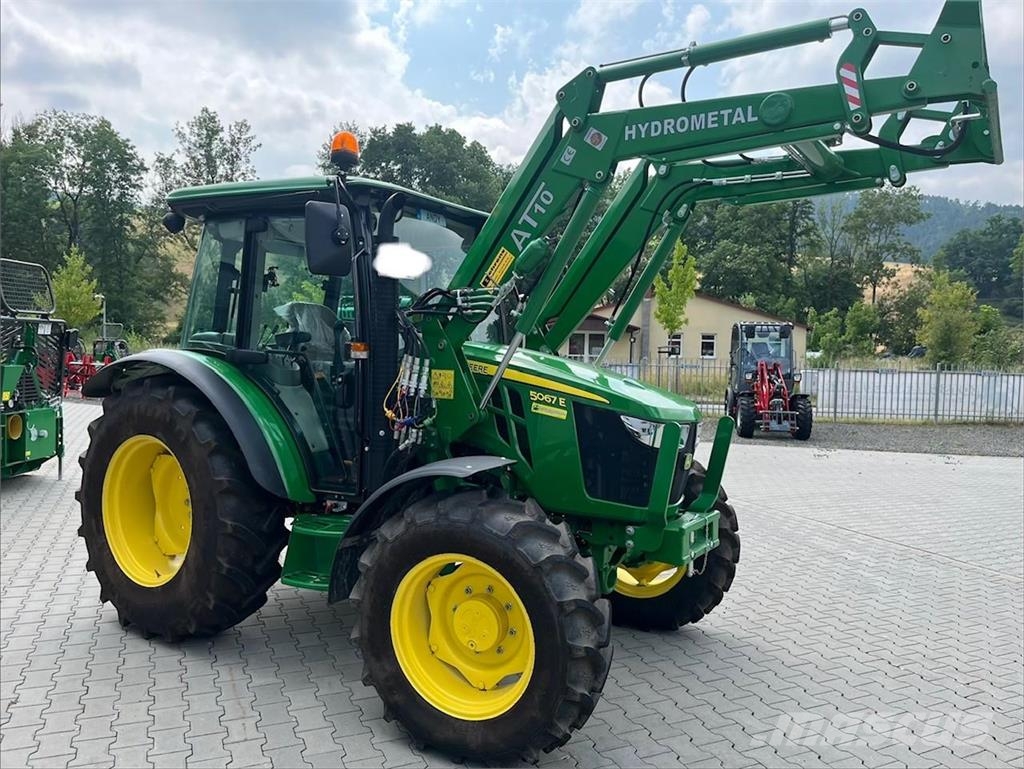 John Deere 5067E Tractors