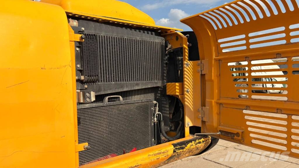 JCB JS 220 LC T4F حفارات زحافة