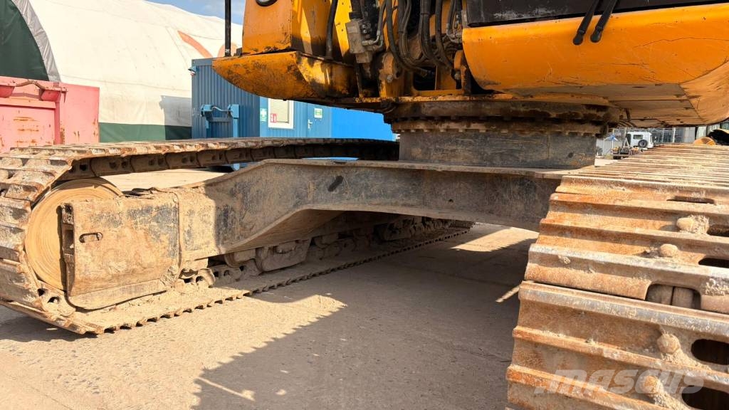JCB JS 220 LC T4F حفارات زحافة
