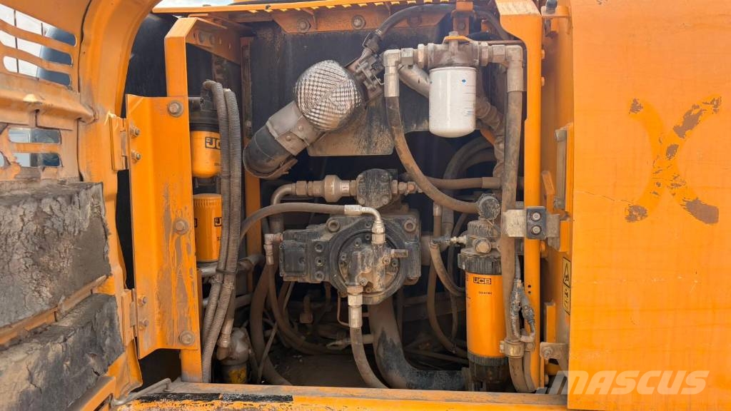 JCB JS 220 LC T4F حفارات زحافة