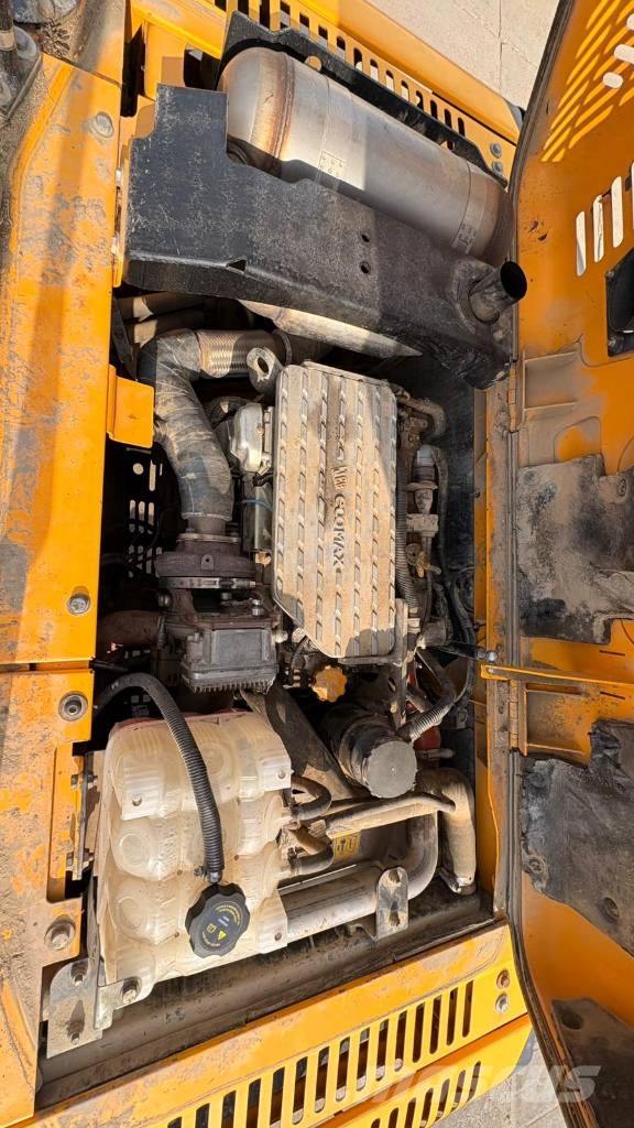 JCB JS 220 LC T4F حفارات زحافة