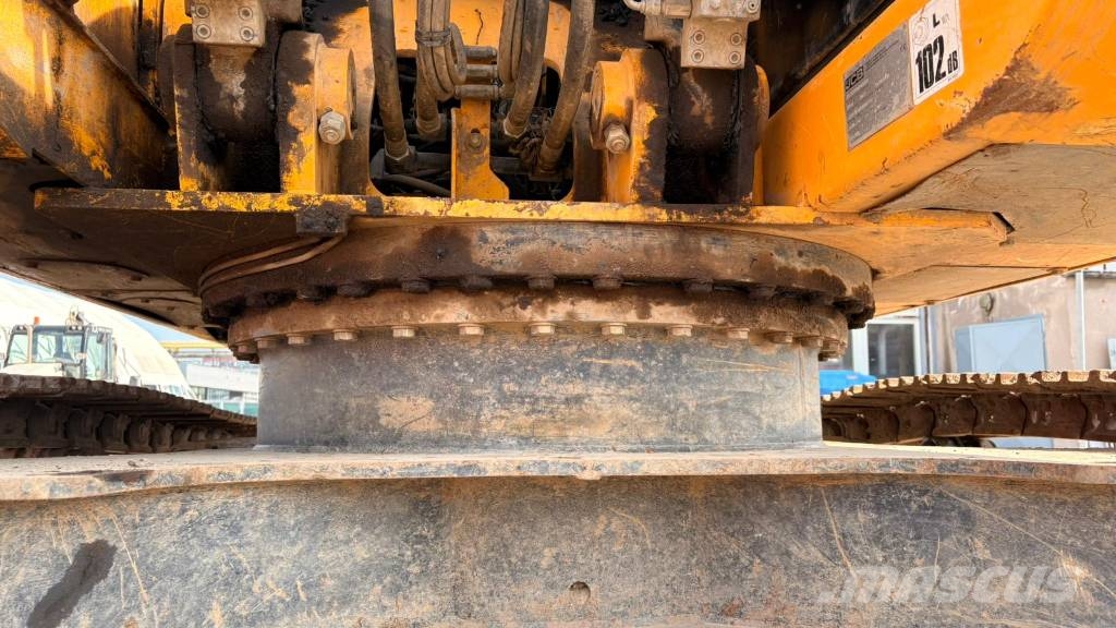 JCB JS 220 LC T4F حفارات زحافة