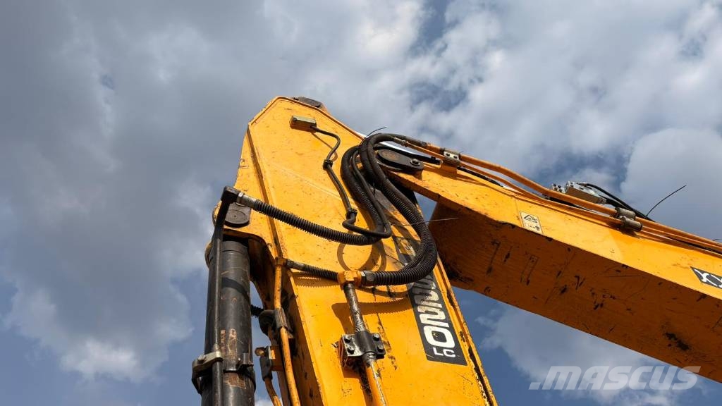 JCB JS 220 LC T4F حفارات زحافة