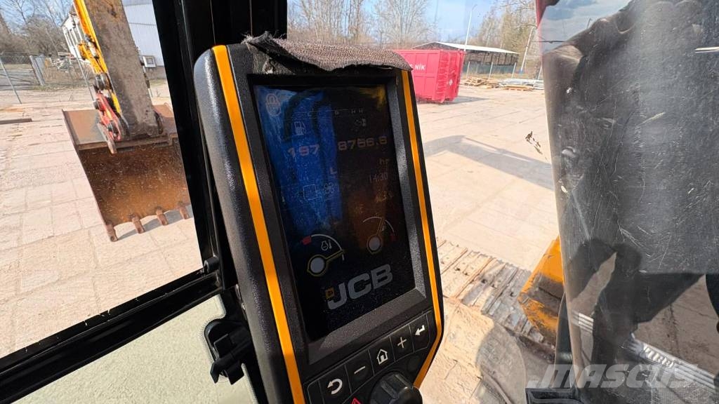 JCB JS 220 LC T4F حفارات زحافة