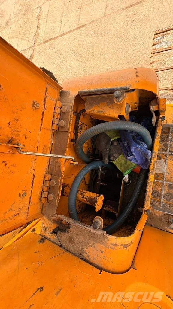 JCB JS 220 LC T4F حفارات زحافة
