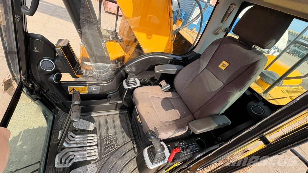 JCB JS 220 LC T4F حفارات زحافة