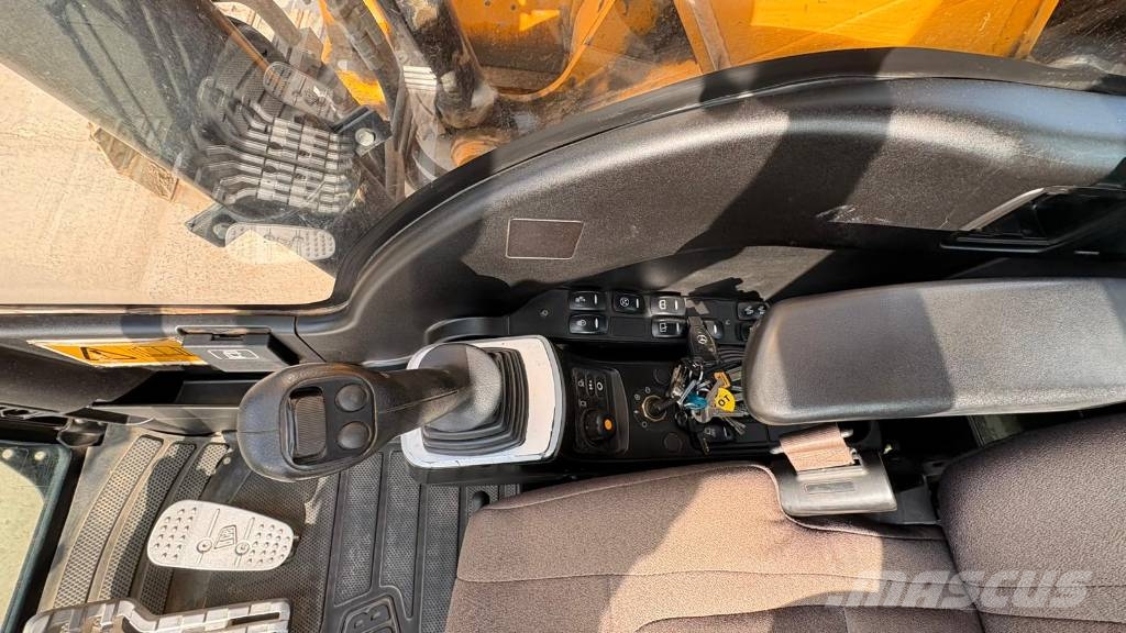 JCB JS 220 LC T4F حفارات زحافة