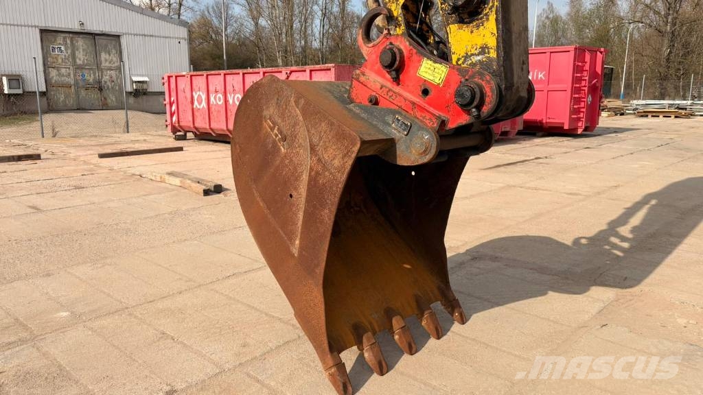 JCB JS 220 LC T4F حفارات زحافة