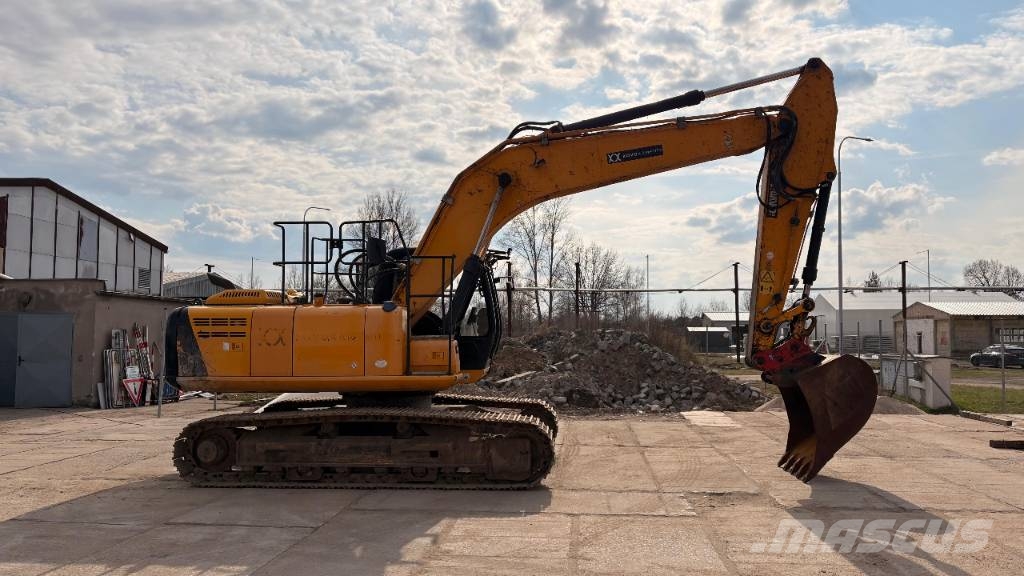 JCB JS 220 LC T4F حفارات زحافة