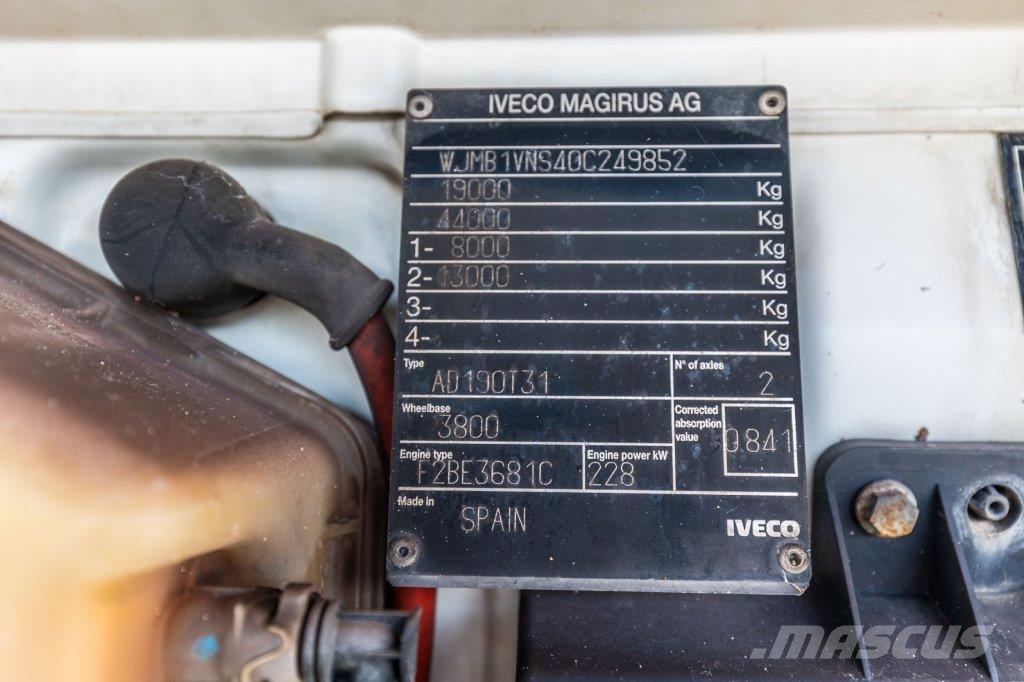 Iveco STRALYS 300 + MULTI BENNE AJK Camiones con gancho