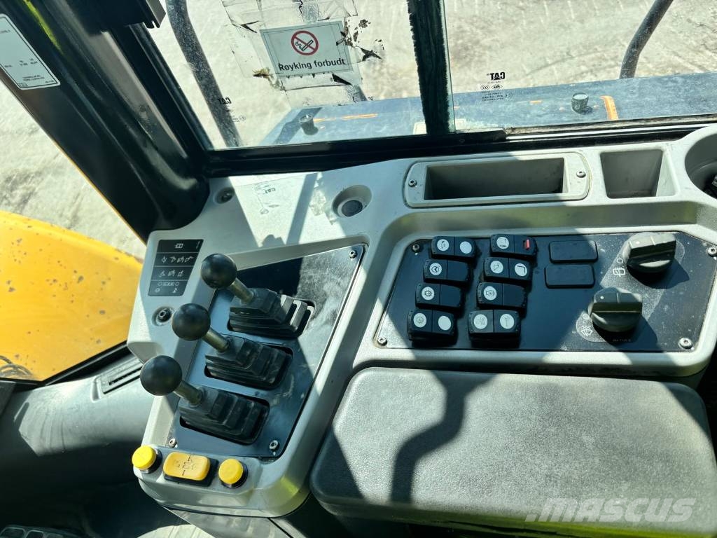 CAT 950 GC Pale gommate