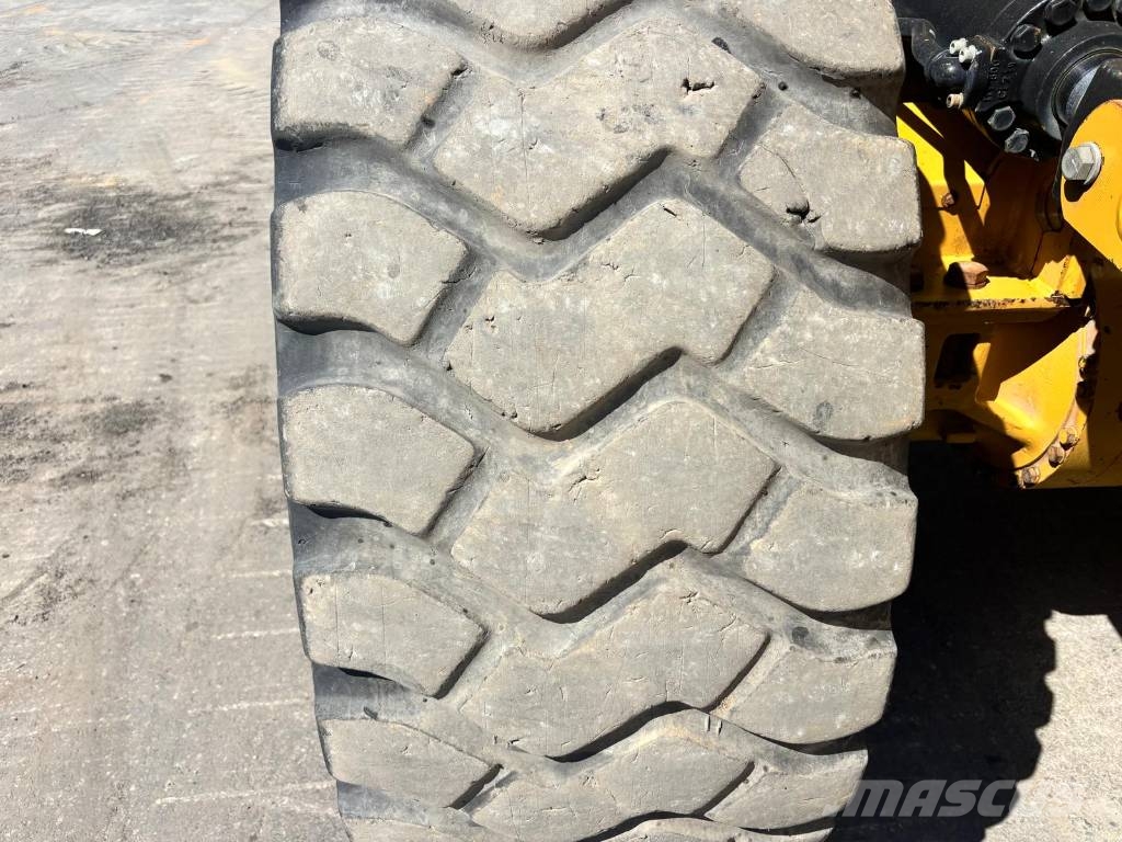 CAT 950 GC Pale gommate