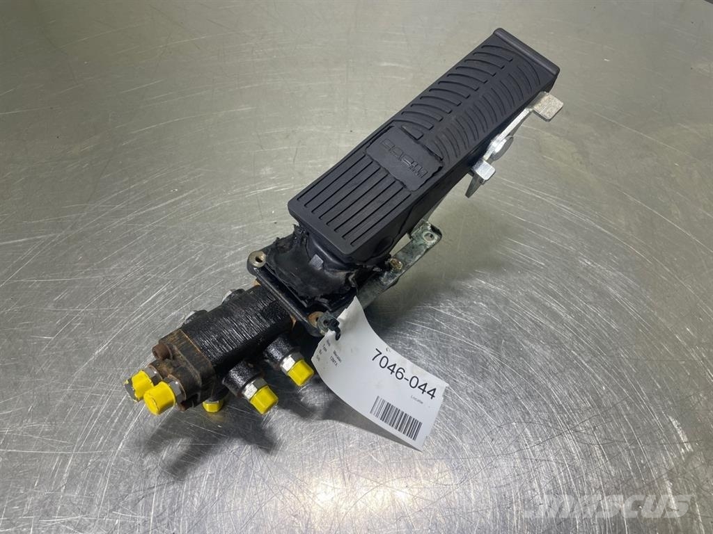 Mecalac 12MTX-5360657-Brake valve/Bremsventile/Remventiel Гидравлическая система