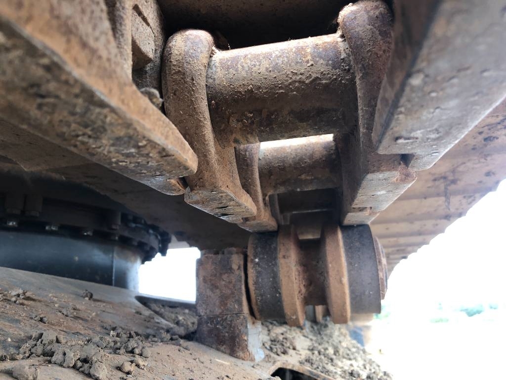 Hitachi ZX225USLC-7 Kāpurķēžu ekskavatori