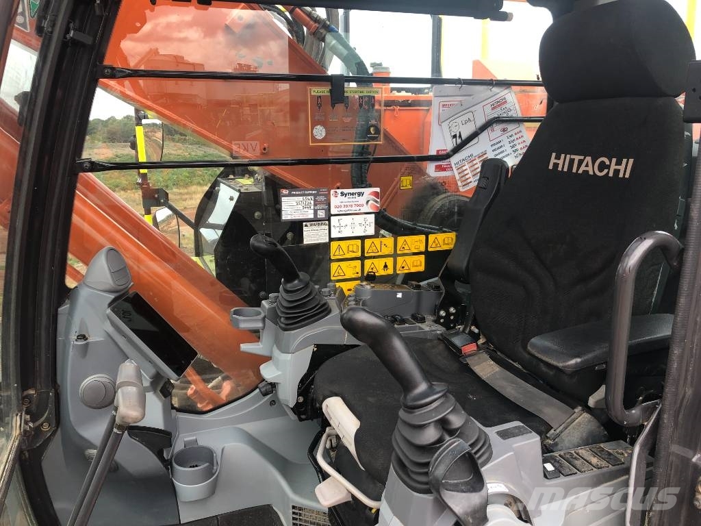 Hitachi ZX225USLC-7 Kāpurķēžu ekskavatori