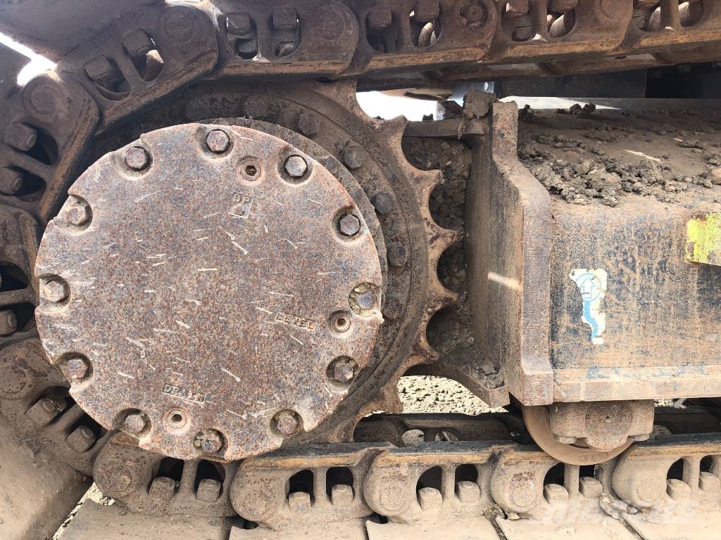 Hitachi ZX225USLC-7 Kāpurķēžu ekskavatori