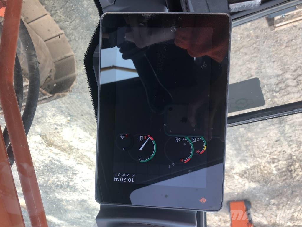 Hitachi ZX225USLC-7 Kāpurķēžu ekskavatori