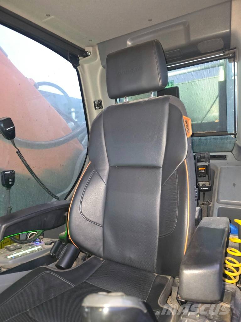 Doosan DX800LC-7 Bandgrävare
