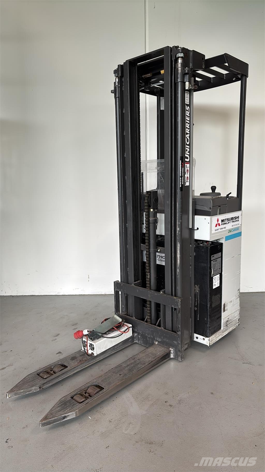 Atlet AJN160 自走式スタッカー