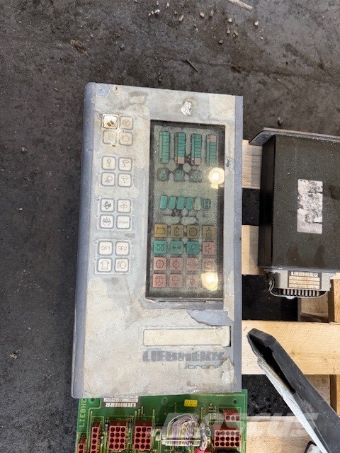 Liebherr SERIR B USED PARTS CAB Førerhus og Interiør