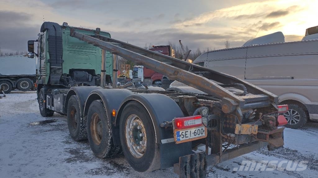 Volvo FH16 8x4 kippaavat konttilaitteet Bañeras basculantes usadas