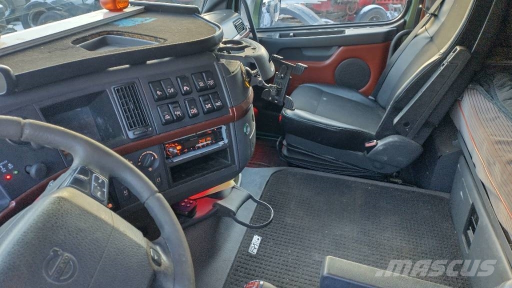 Volvo FH16 8x4 kippaavat konttilaitteet Bañeras basculantes usadas