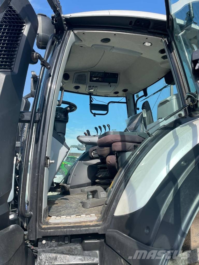 Valtra T 255 Active Traktorji