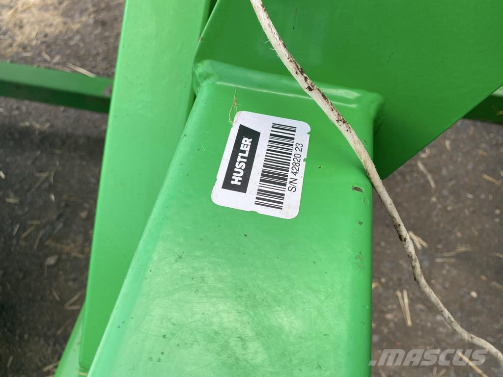 Hustler CHAINLESS 2000 (4) CONTACTEZ LE 06 87 28 73 23 Balenhakselaars, -snijders en -afwikkelaars