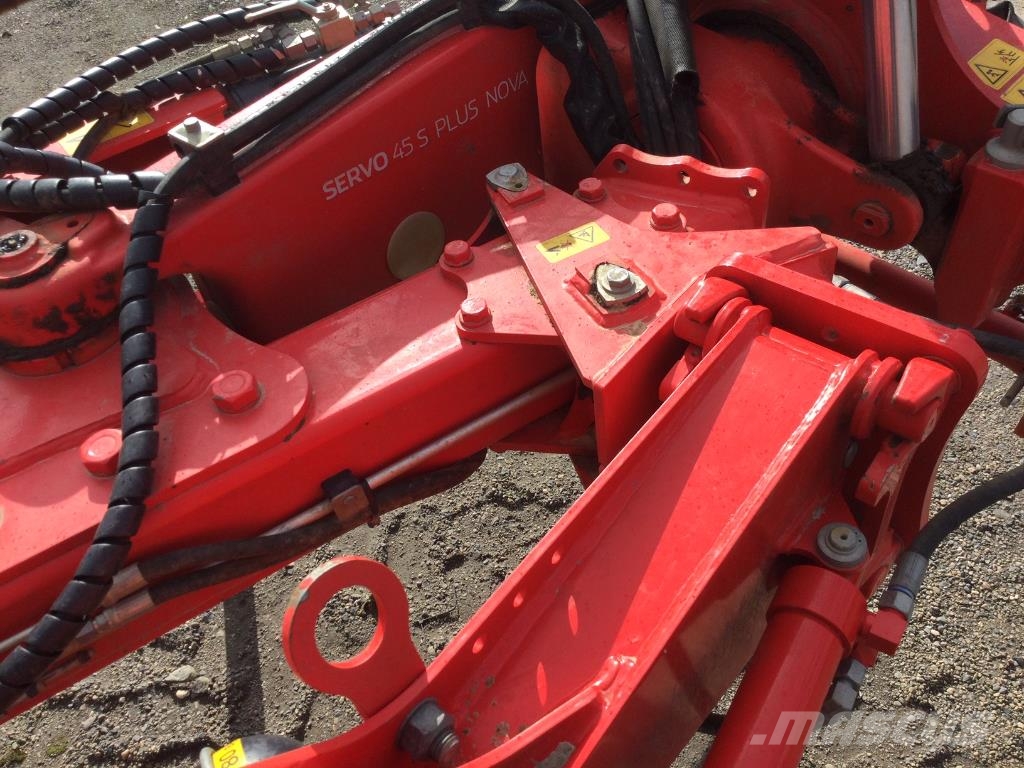 Pöttinger Servo 45+nova 傳統犁