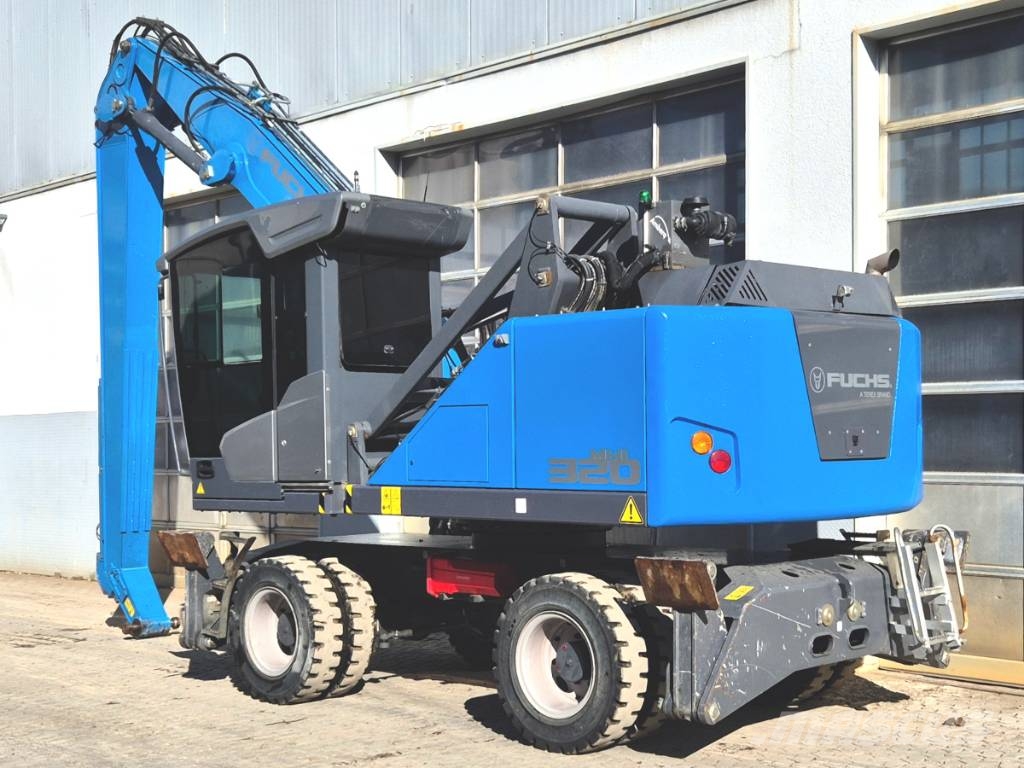 Fuchs MHL 320 F مناولات المخلفات / مناولات صناعية