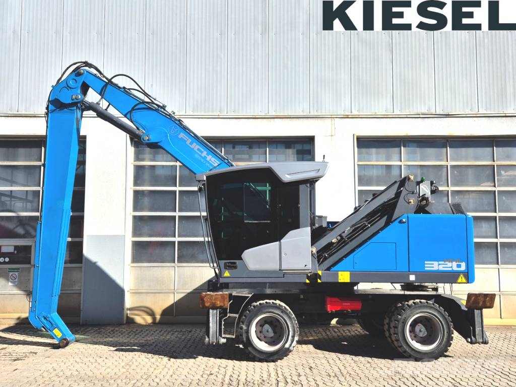 Fuchs MHL 320 F مناولات المخلفات / مناولات صناعية