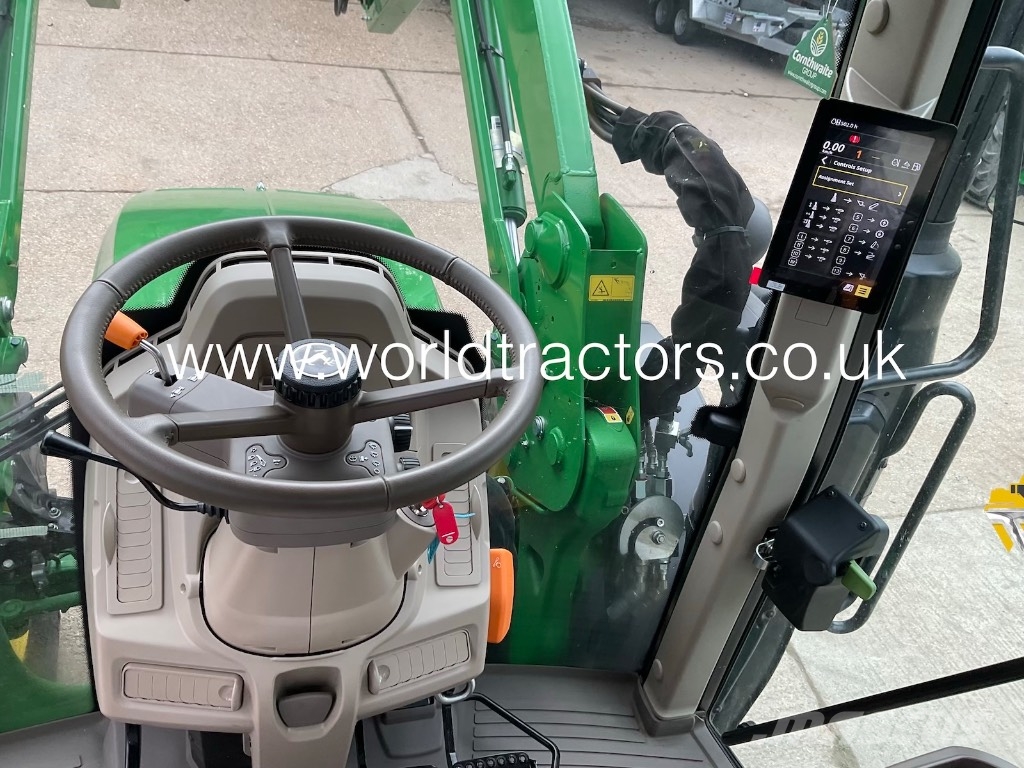 John Deere 6M 125 Traktoren