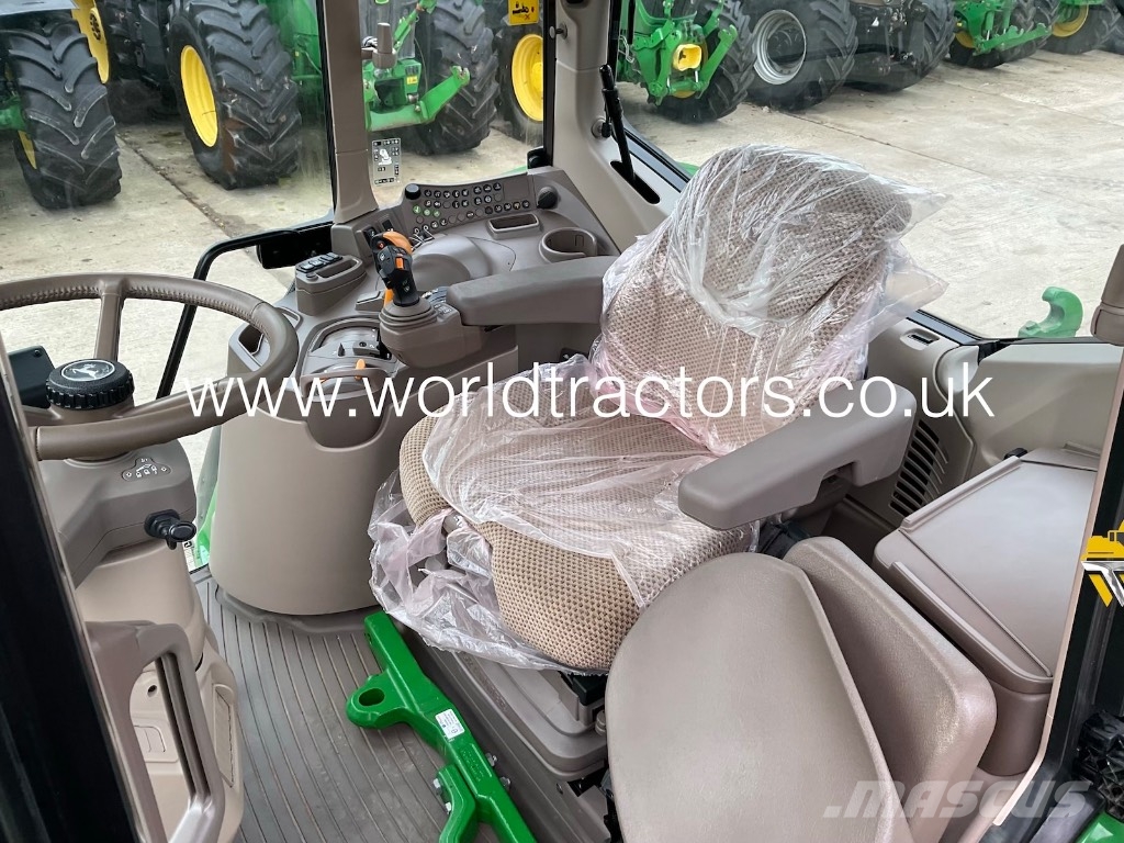 John Deere 6M 125 Traktoren