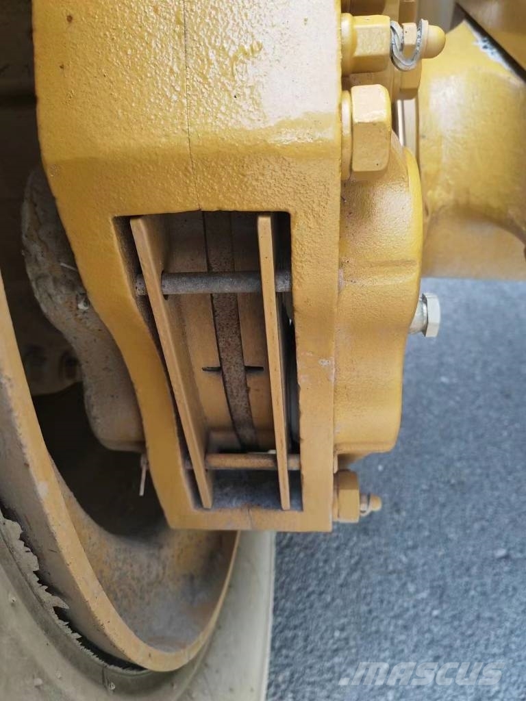 SEM 655D Колесни товарачи