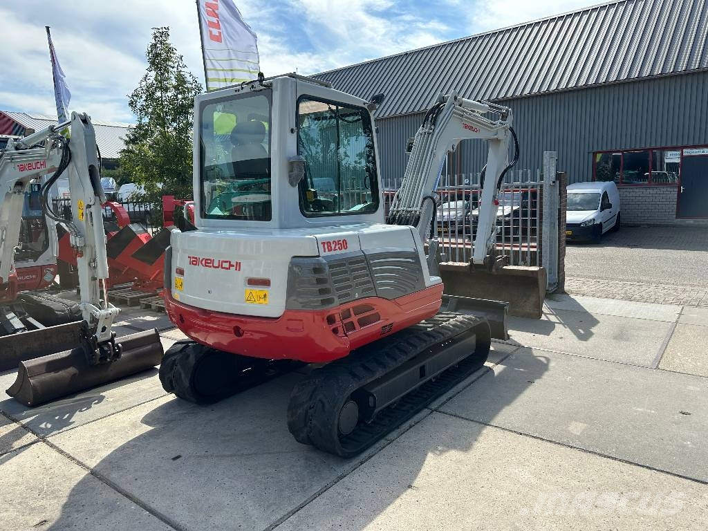 Takeuchi TB 250 Miniescavatori