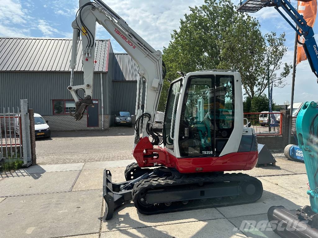 Takeuchi TB 250 Miniescavatori
