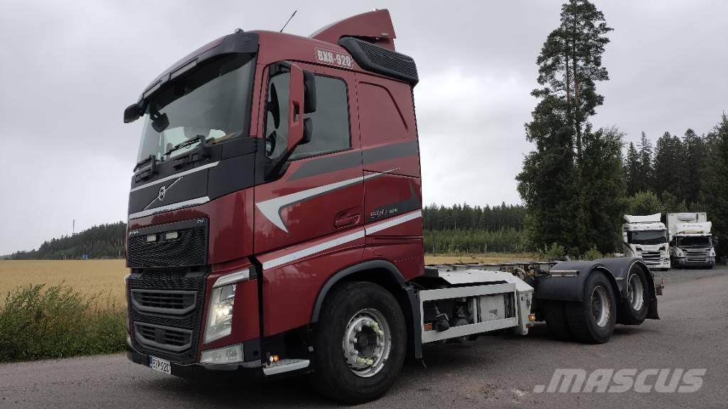 Volvo FH500 6x2 alusta Camiones con chasís y cabina
