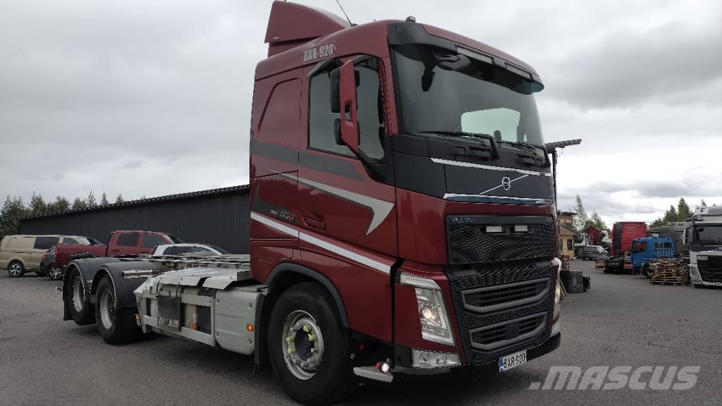 Volvo FH500 6x2 alusta Camiones con chasís y cabina