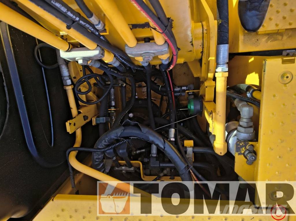 JCB JS 130 LC Roomikekskavaatorid